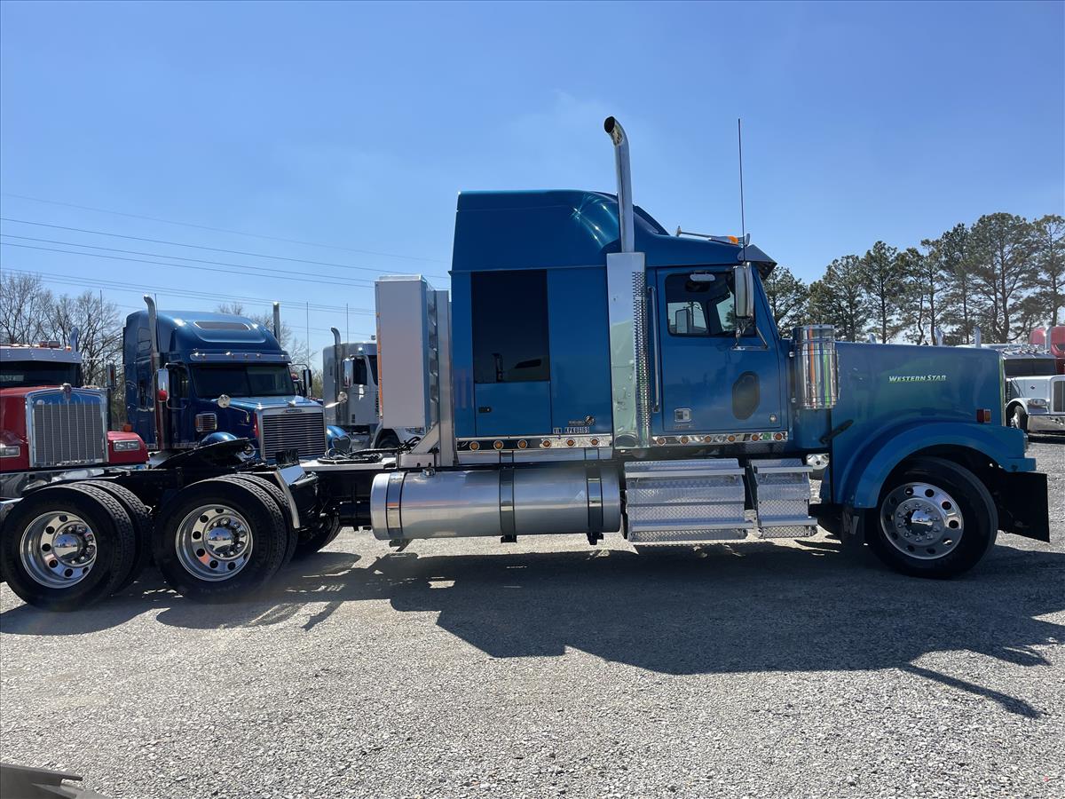 2019 WESTERN STAR 4900EX SLEEPER KU6189 - Truck Market