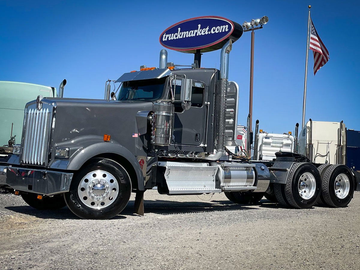 2022 KENWORTH W900L DAYCAB 124379 - Truck Market