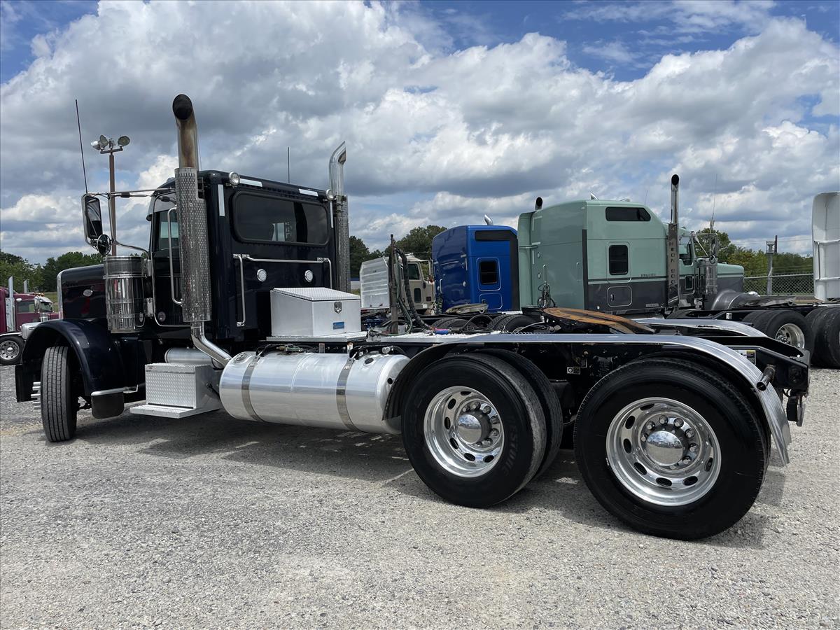 2021 PETERBILT 389 DAYCAB 747984 - Truck Market