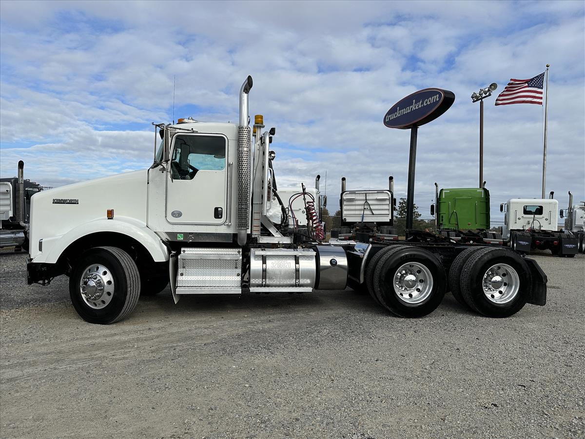 2015 KENWORTH T800 DAYCAB 421663 - Truck Market