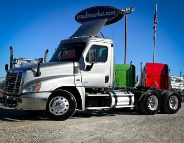 2017 Freightliner Cascadia Daycab Hy2472