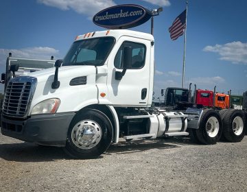 2011 Freightliner Cascadia Daycab Ay2647