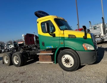 2011 Freightliner Cascadia Daycab Ay2647