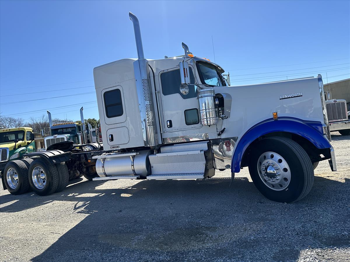 2013 KENWORTH W900L SLEEPER 360075 - Truck Market