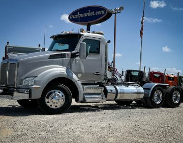 2016 Kenworth T880 Daycab 133048