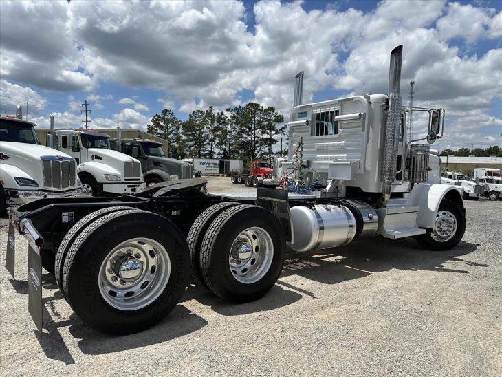 2018 Peterbilt 389 Daycab 475662