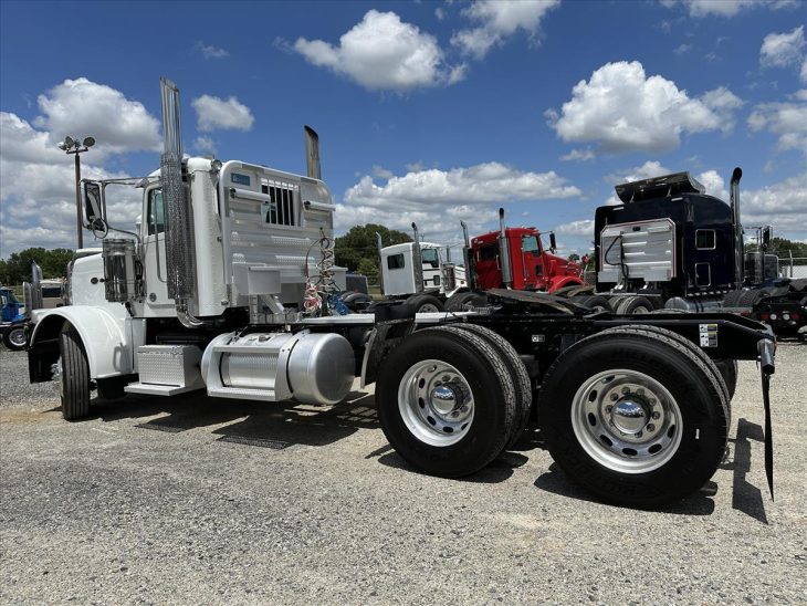 2018 Peterbilt 389 Daycab 475662