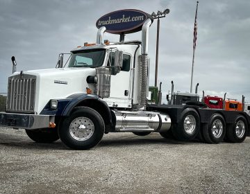 2013 KENWORTH T800W TRI AXLE DAYCAB 339516