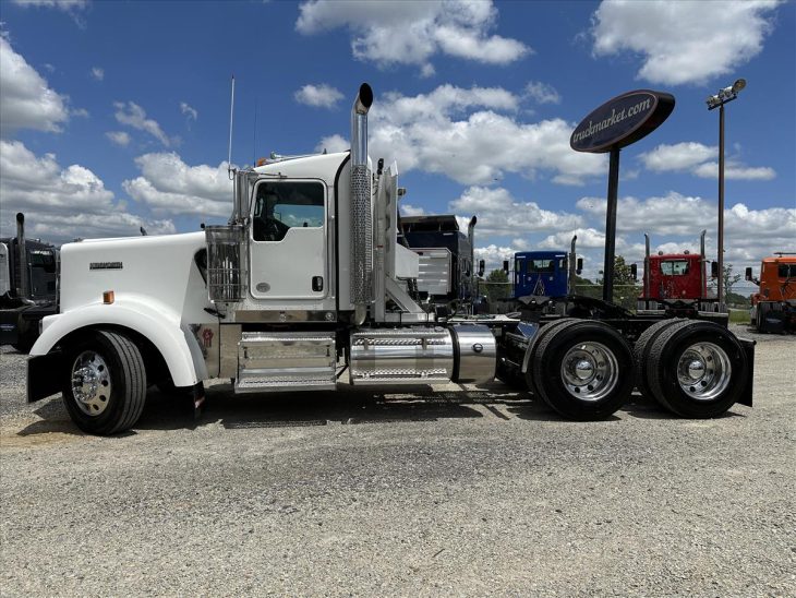 2018 Kenworth W900l Daycab 206694
