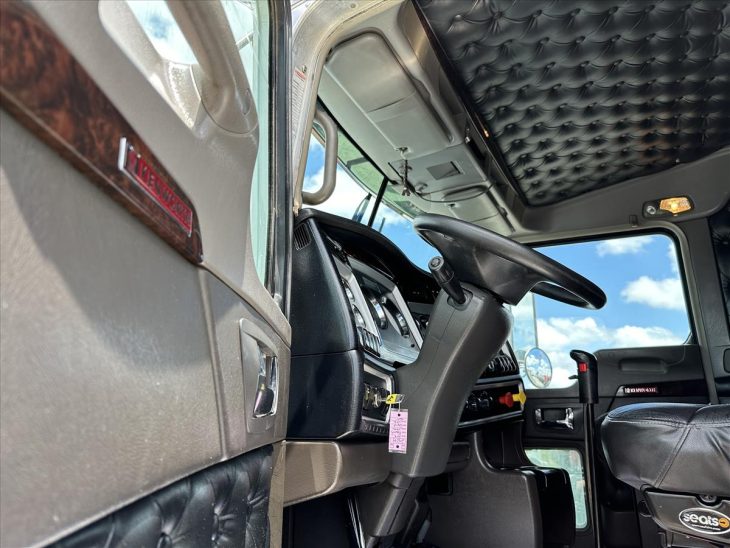 2018 Kenworth W900l Daycab 206694