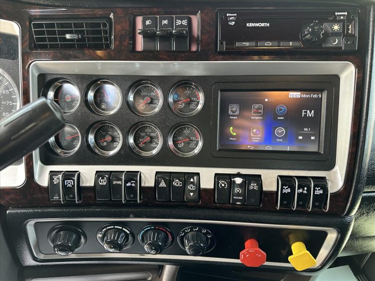 2018 Kenworth W900l Daycab 206694