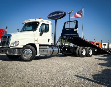 2013 FREIGHTLINER CASCADIA ROLLBACK FD3615