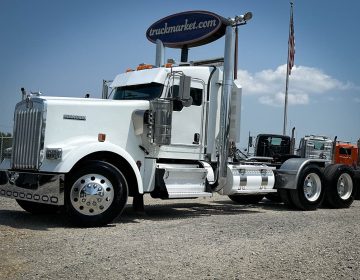 2019 KENWORTH W900L DAYCAB GLIDER KIT 300549