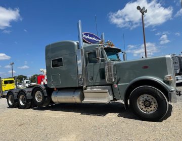 2019 Peterbilt 389 Tri Axle Sleeper 643779