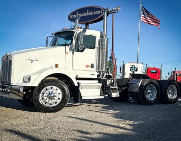 2005 Kenworth T800 Daycab 109260