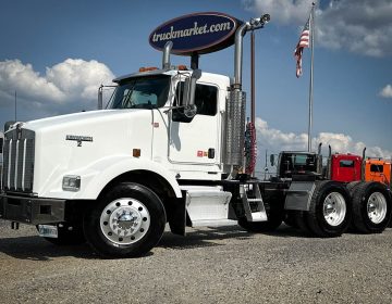 2005 Kenworth T800 Daycab 109260