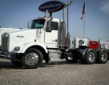 2005 Kenworth T800 Daycab 109260