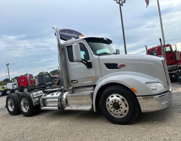 2015 Peterbilt 579 Daycab 256843