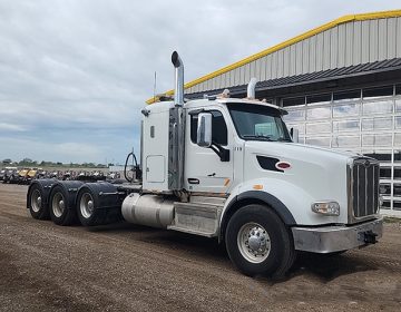 2015 PETERBILT 567 TRI AXLE SLEEPER 278951