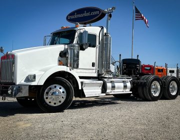 2016 Kenworth T800 Daycab Glider 144041