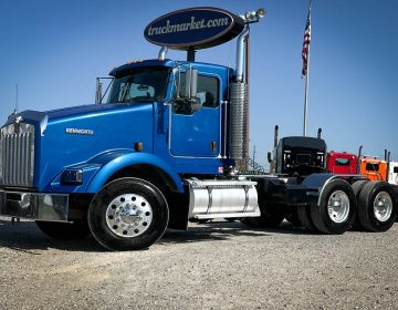 2005 Kenworth T800 Daycab 105081