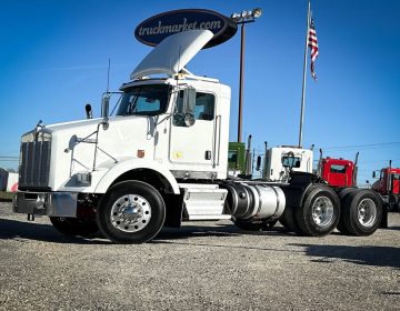 2019 Kenworth T800 Daycab 305402