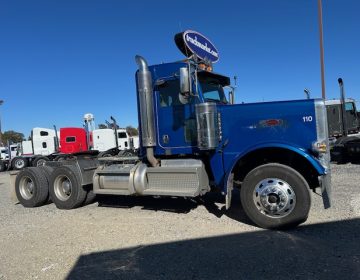 2020 Peterbilt 389 Daycab 632087