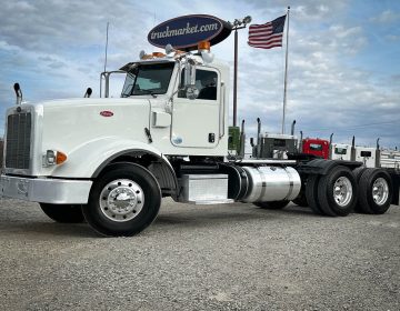 2017 Peterbilt 367 Daycab 391618