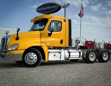 2014 FREIGHTLINER CASCADIA DAYCAB FV8500