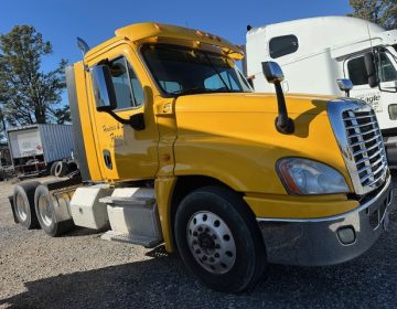 2014 Freightliner Cascadia Daycab Fv8500