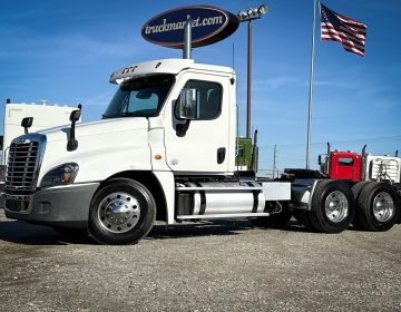 2018 FREIGHTLINER CASCADIA DAYCAB JZ4660