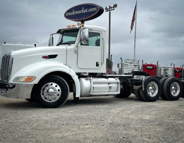 2012 Peterbilt 386 Daycab 135761