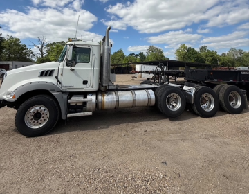 2012 MACK GU813 TRI AXLE DAYCAB 015699