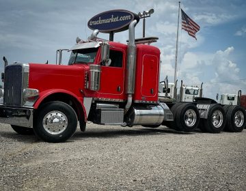 2011 PETERBILT 388 TRI AXLE SLEEPER 115899