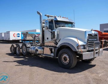 2015 Mack Titan Tri Axle Daycab 001640