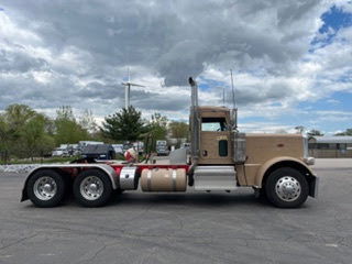 2021 Peterbilt 389 Daycab 742624