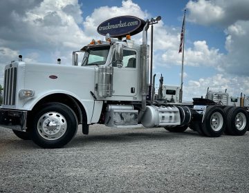 2020 PETERBILT 389 DAYCAB 711524