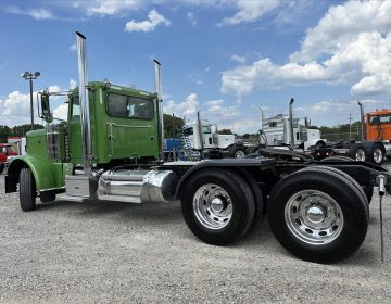 2017 Peterbilt 389 Daycab Glider Kit 366859