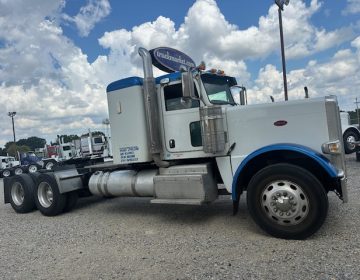 2015 Peterbilt 389 Sleeper 285533