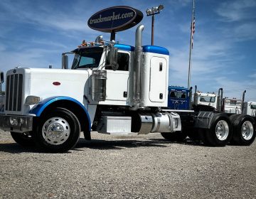2015 Peterbilt 389 Sleeper 285533