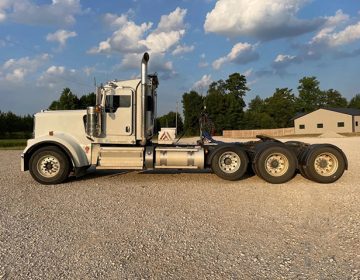2020 Kenworth W900l Tri Axle Daycab 421435