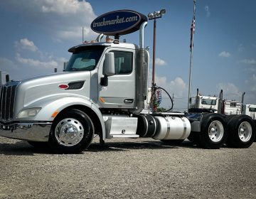 2015 Peterbilt 579 Daycab 256846