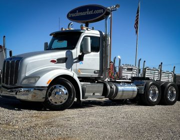 2015 Peterbilt 579 Daycab 256846