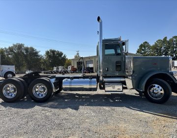 2017 Peterbilt 389 Daycab Glider Kit 468554
