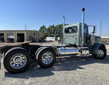 2017 Peterbilt 389 Daycab Glider Kit 468554