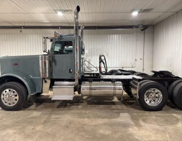 2017 Peterbilt 389 Daycab Glider Kit 468554