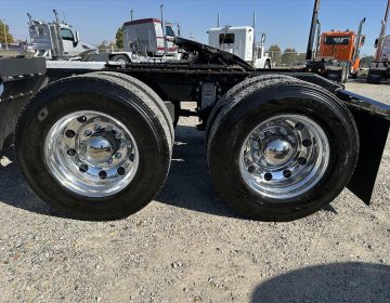 2017 Peterbilt 389 Daycab Glider Kit 468554