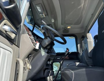 2017 Peterbilt 389 Daycab Glider Kit 468554