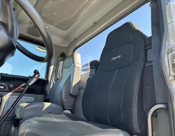 2017 Peterbilt 389 Daycab Glider Kit 468554