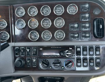 2017 Peterbilt 389 Daycab Glider Kit 468554